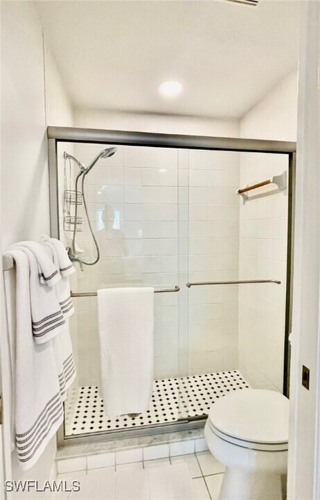 864 Tanbark Dr in Naples, FL - Foto de edificio