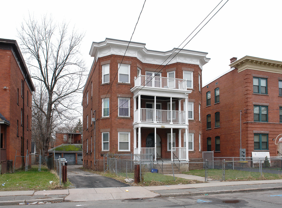 15 Edgewood St in Hartford, CT - Building Photo