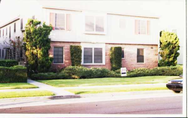 1045 E Carson St in Long Beach, CA - Building Photo