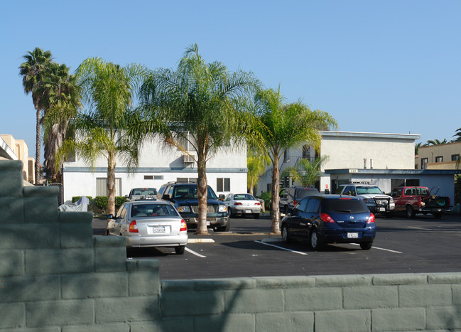 Brittany Arms Apartments in El Cajon, CA - Building Photo - Building Photo