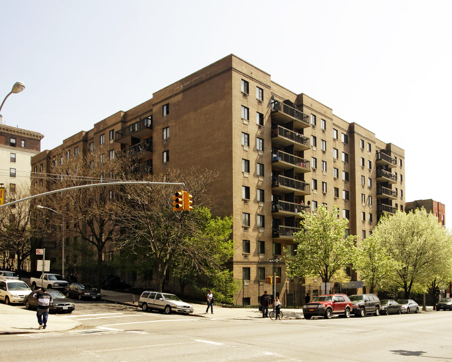 Logan Plaza in New York, NY - Foto de edificio