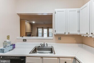 14303 Grape Holly Grove-Unit -11 in Centreville, VA - Building Photo - Building Photo