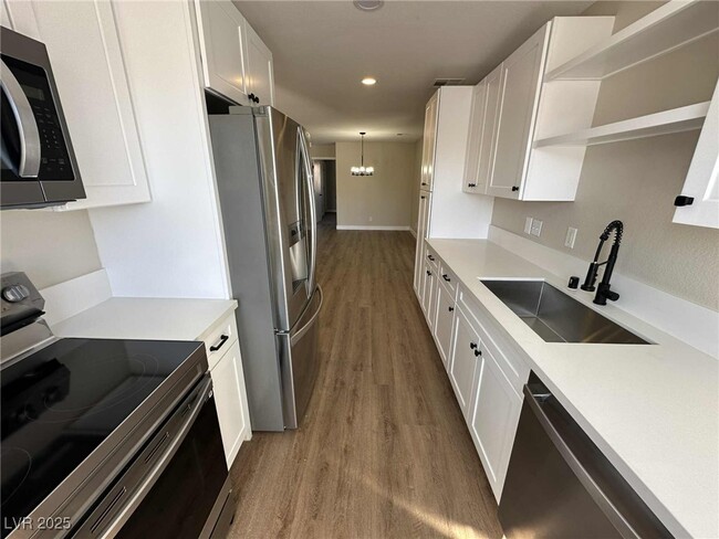 2010 S Highland Ave in Pahrump, NV - Building Photo - Building Photo