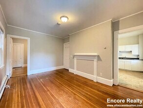 63 Dana St, Unit 7 in Cambridge, MA - Foto de edificio - Building Photo