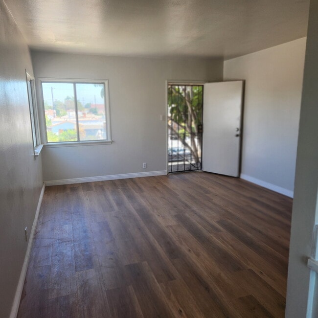 1414 W 94th Pl, Unit half in Los Angeles, CA - Building Photo - Building Photo