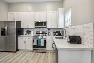 2502 Sam Wilson St in Houston, TX - Foto de edificio - Building Photo