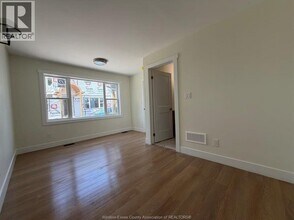 160 Askin Ave in Windsor, ON - Foto de edificio - Building Photo