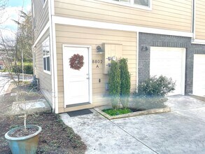 8802 N Edison St-Unit -Unit A in Portland, OR - Building Photo - Building Photo