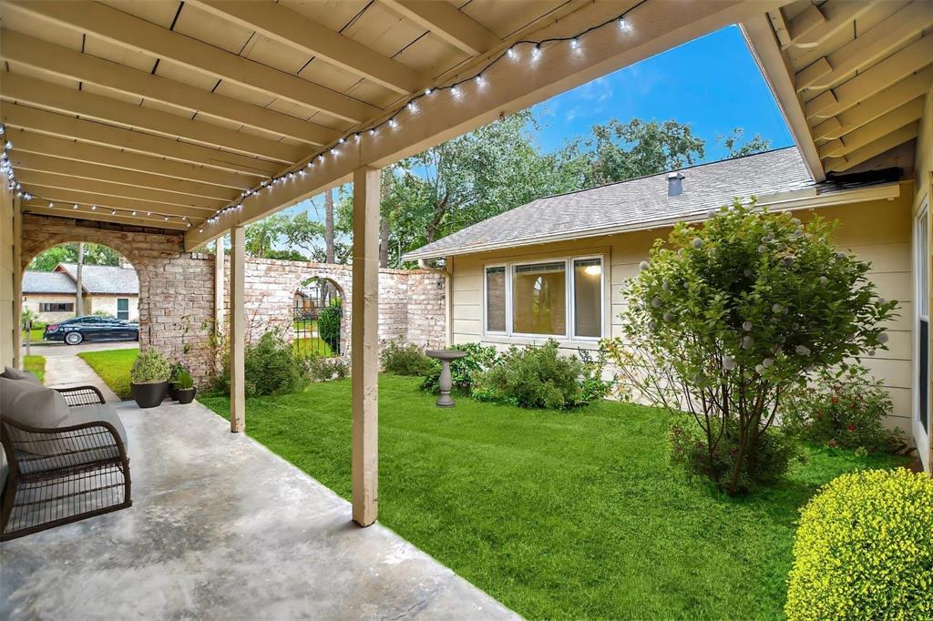 1511 Oak Stream Dr in Houston, TX - Building Photo