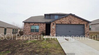 744 Keeneland Dr in Seagoville, TX - Building Photo