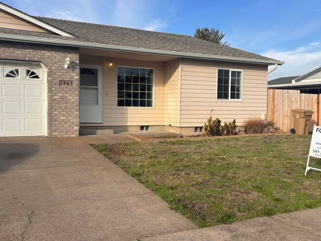 property at 3965 SE Azalea Ave