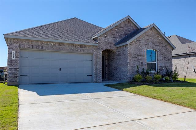 612 Mare Dr in Aubrey, TX - Building Photo