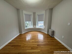 1114 Commonwealth Ave, Unit 1 in Boston, MA - Building Photo - Building Photo