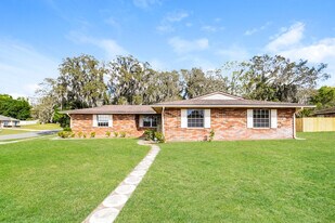 34449 Black Bass Cir in Fruitland Park, FL - Building Photo