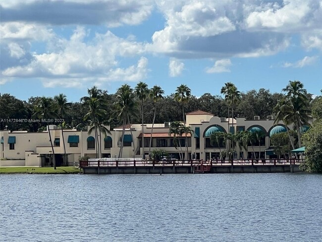 9441 Evergreen Pl, Unit 203 in Davie, FL - Foto de edificio - Building Photo