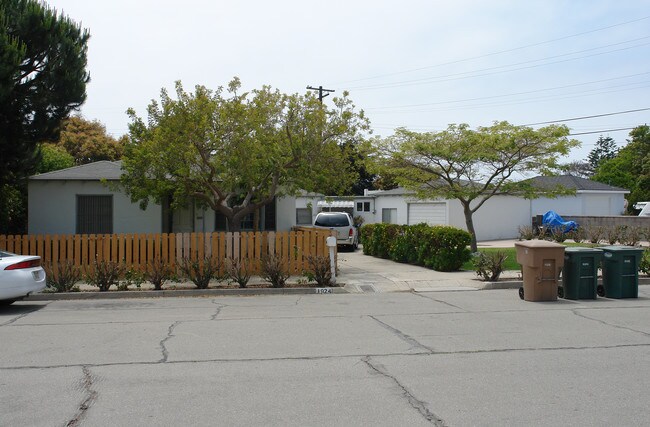 1922-1924 Channel Dr in Ventura, CA - Foto de edificio - Building Photo