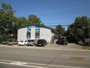 2206 W Hickory St in Denton, TX - Building Photo - Building Photo