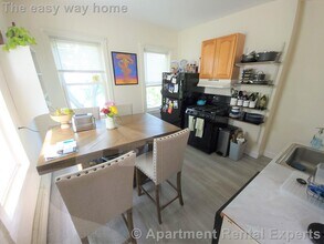 37 Oak St, Unit #3R in Somerville, MA - Building Photo - Building Photo