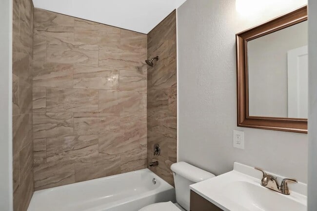 property at 3143 Home Park Cir N