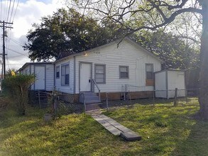 2204 State Hwy 3 in Dickinson, TX - Building Photo - Building Photo