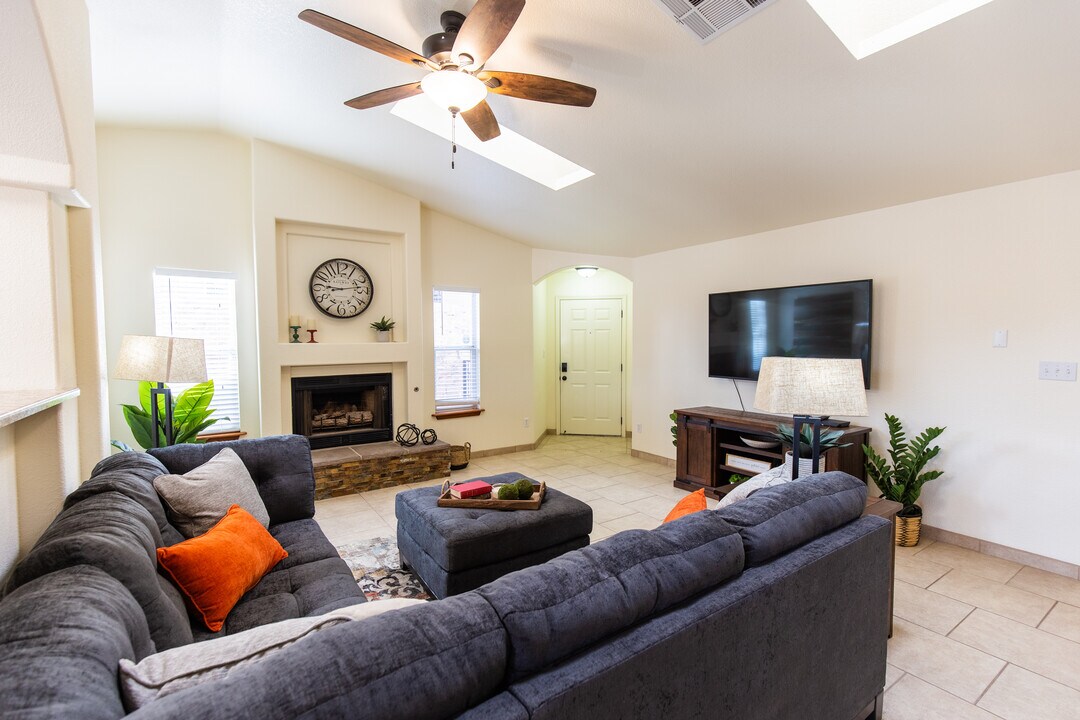 2367 Saturn Cir in Las Cruces, NM - Building Photo