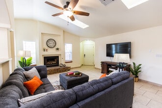 2367 Saturn Cir in Las Cruces, NM - Foto de edificio - Building Photo