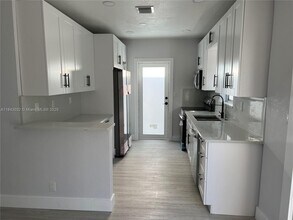 2843 Dewey St in Hollywood, FL - Building Photo - Building Photo