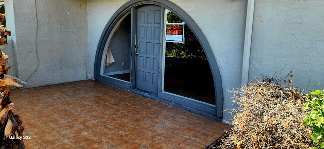4111 E Camelback Rd, Unit 18 in Phoenix, AZ - Building Photo - Building Photo
