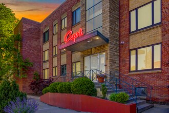 The Capri Apartments in Denver, CO - Foto de edificio - Building Photo