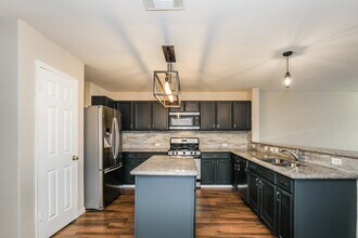 10802 Creek Mist Dr in Cypress, TX - Building Photo - Building Photo