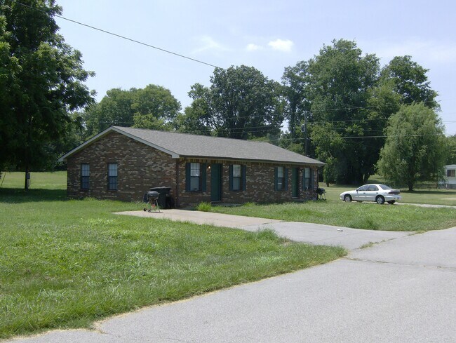 146 Indiana Ave, Unit 146 INDIANA AVE #A in Oak Grove, KY - Foto de edificio - Building Photo