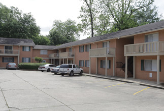 Forest Court Apartments in Columbus, GA - Building Photo - Primary Photo