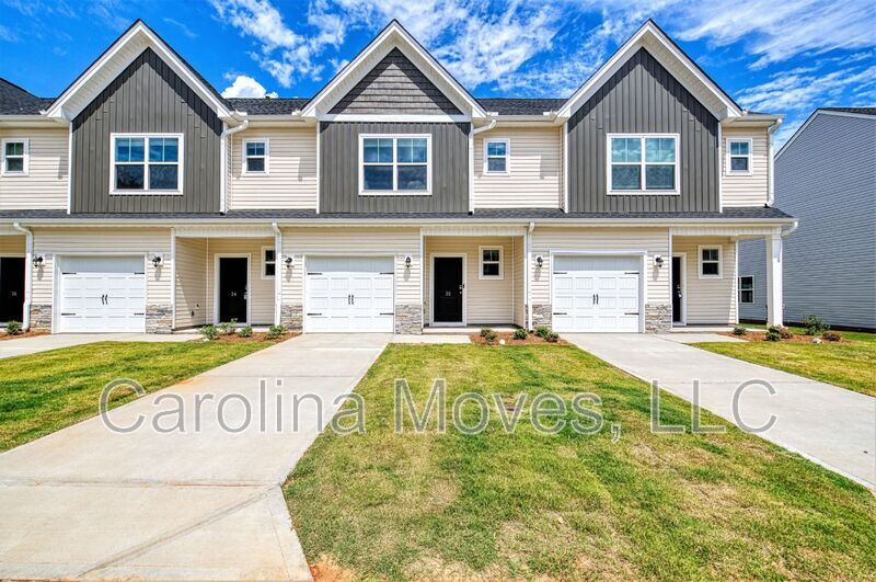 32 Apricot Ln in Duncan, SC - Building Photo