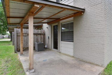 Woodcreek Townhomes in College Station, TX - Foto de edificio - Building Photo