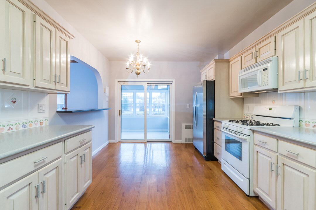 3 Harbor Ln in New Rochelle, NY - Building Photo