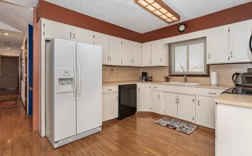 13717 Valley St in Omaha, NE - Building Photo - Building Photo