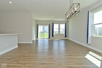 321 Bluestem Ln in Whiteland, IN - Foto de edificio - Building Photo