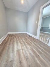 129 W Perry St in Bucyrus, OH - Building Photo - Building Photo