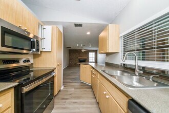 3116 50th Ave Dr E in Bradenton, FL - Building Photo - Building Photo