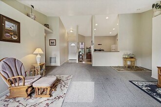 301 Parkmont Way in Caldwell, ID - Foto de edificio - Building Photo