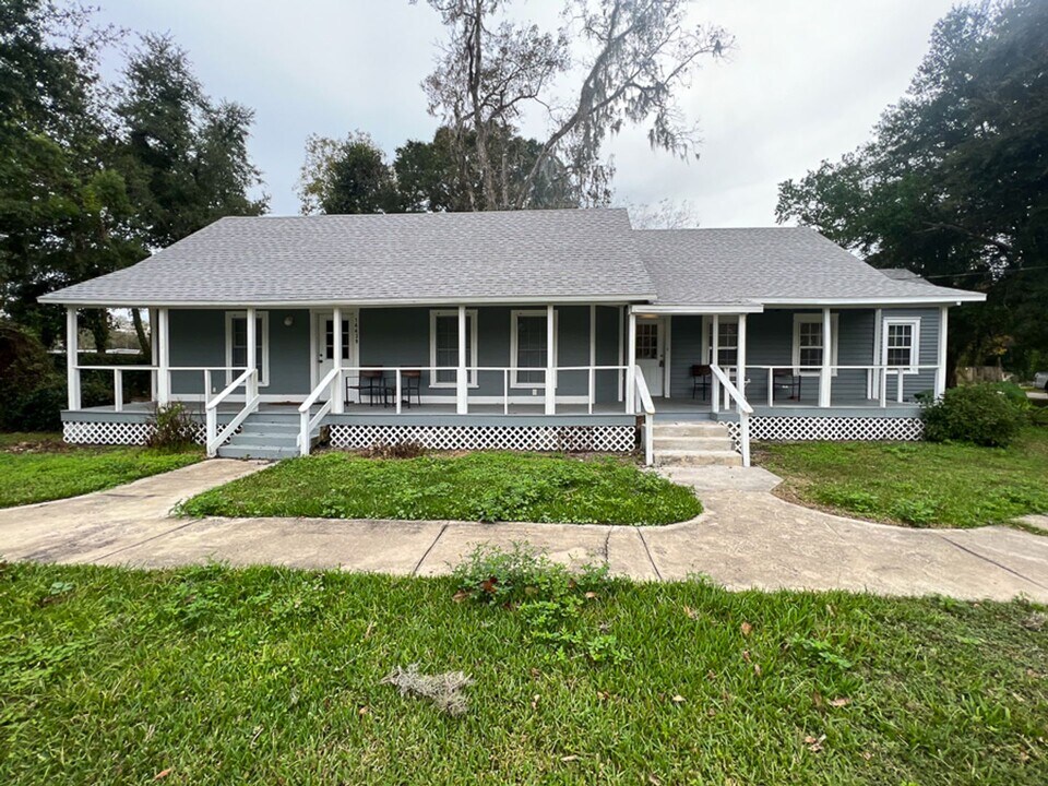 14437-14439 Earle St in Waldo, FL - Building Photo