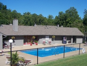 Deer Run Apartments in Bristol, TN - Building Photo - Building Photo