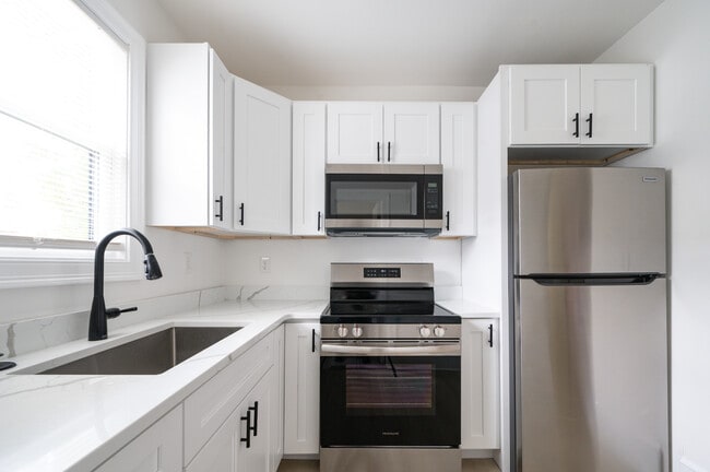 122 Elmgrove Ave in Providence, RI - Building Photo - Building Photo