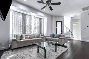5715 Larkin St in Houston, TX - Building Photo