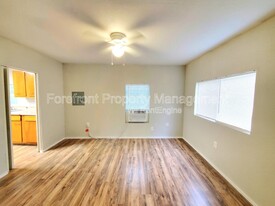 3112 W Salinas in San Antonio, TX - Building Photo - Building Photo