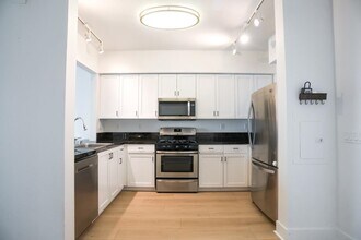 1587 Brunswig Ln in Emeryville, CA - Building Photo - Building Photo