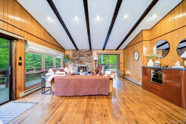 40 Winterthur Rd in Woodridge, NY - Building Photo - Building Photo
