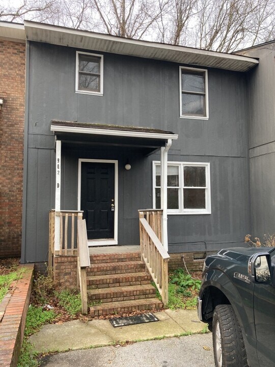 902 Creekside Dr in Clemson, SC - Building Photo