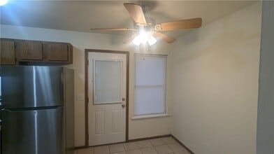 687 N Betty Jo Dr in Fayetteville, AR - Building Photo - Building Photo