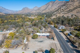 12041 Sierra Way in Kernville, CA - Building Photo - Building Photo